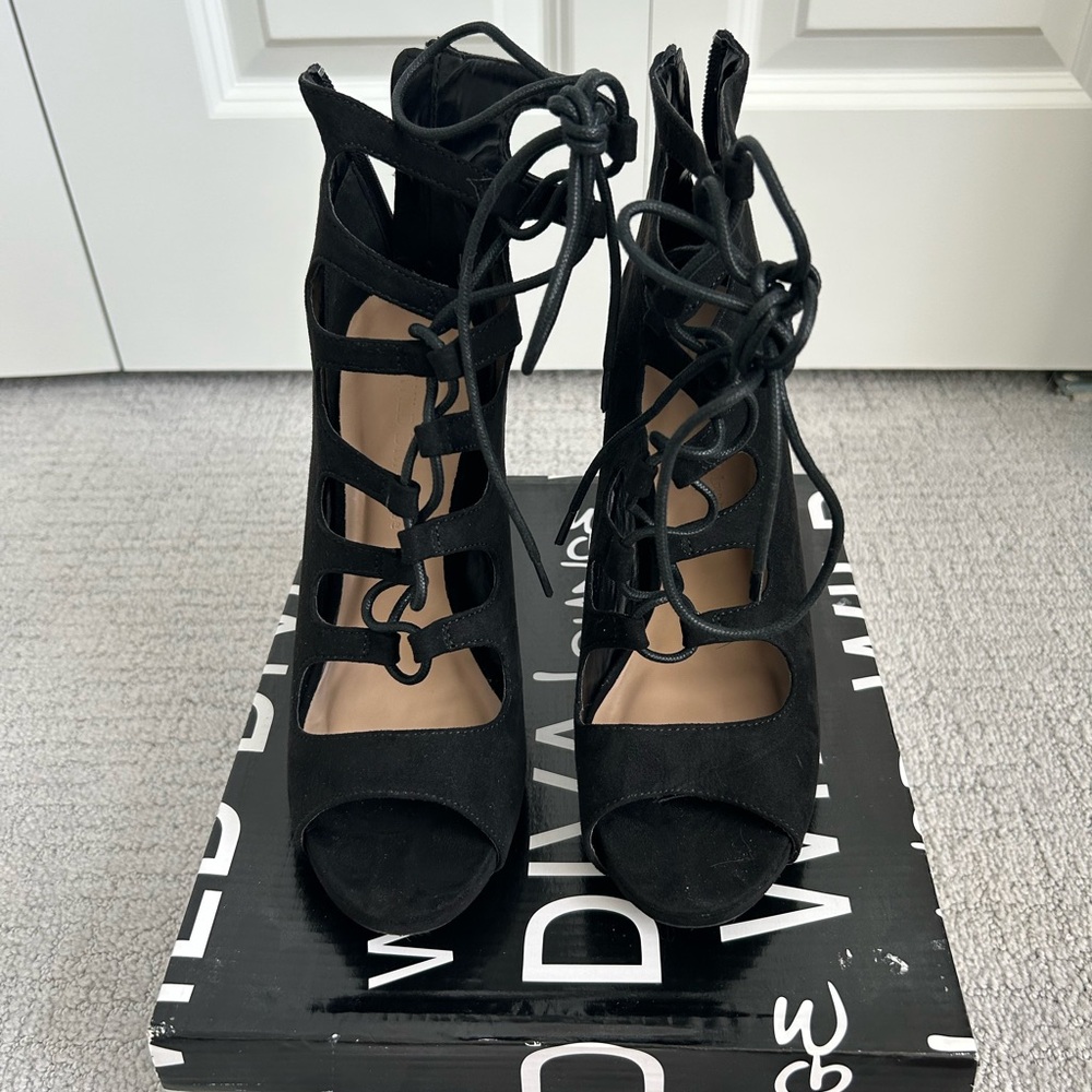 Wild Diva Lounge Heels Style No LORA-48 Black Suede Size 9 Women